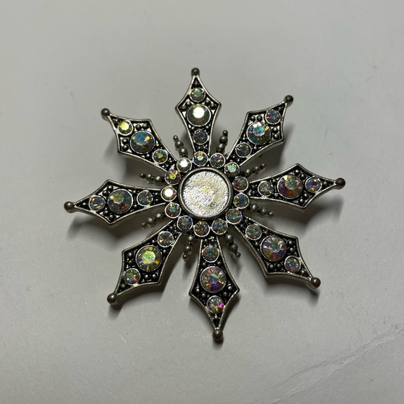 Snowflake pin - Picture 1 of 1